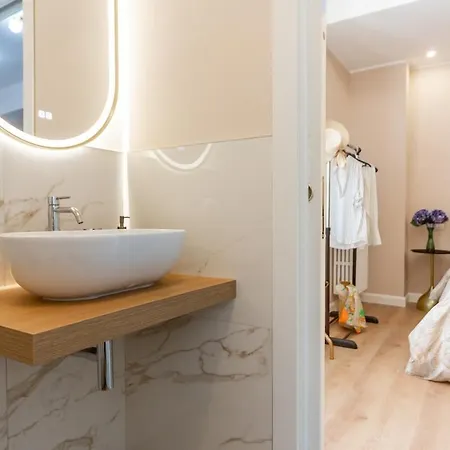 Luxury Quiet Above Subway *