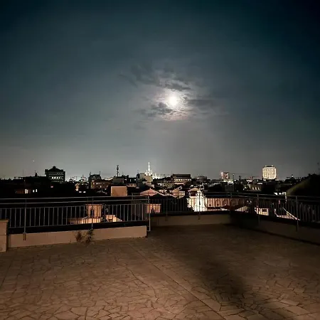 Stunning Penthouse Duomo Experience شقة *