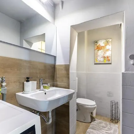 Large Loft Porta Romana With Free Wi-fi Apartmán