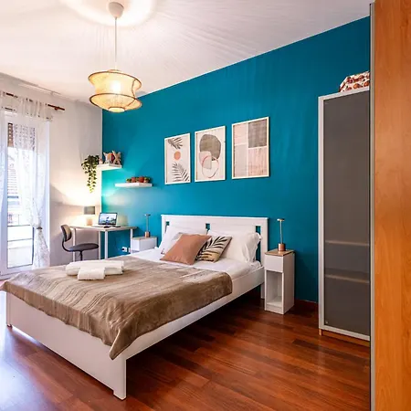 Porta Romana Luminoso Trilocale Con Balcone Милан