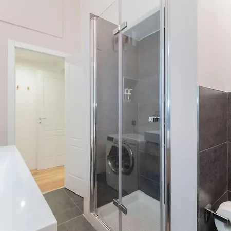 Daire Moda Porta Romana M3 Lodi Tibb Self-check-in