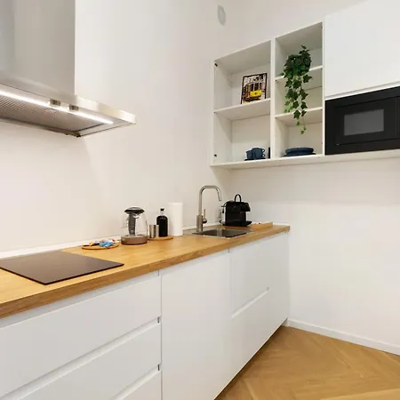 Isola Bloom - Stylish Design Flat *