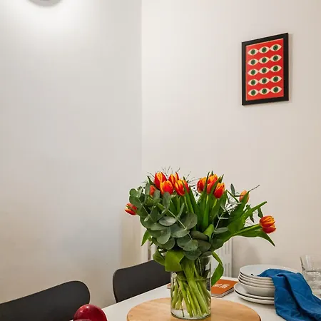 The Bau-haus - Station Area Apartman