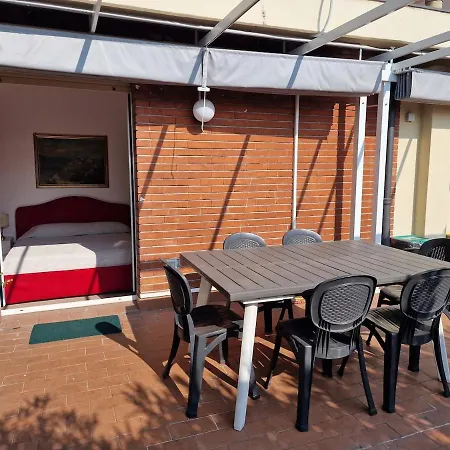 Pier's House - Attico A 3 Chilometri Dal Centro Apartamento