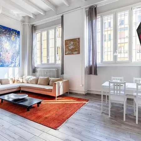 Large Loft Porta Romana With Free Wi-fi Apartmán