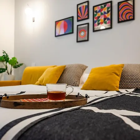 The Bau-haus - Station Area Apartman *