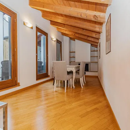 Apartament Mansarda In Piazza Duomo