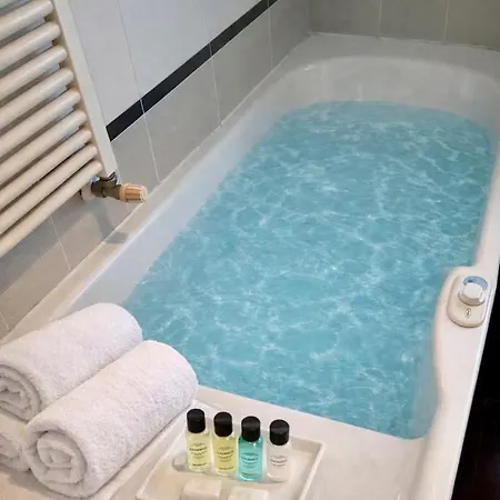 Elegant Retreat With Sunny Terrace & Excellent Metro Links 米兰