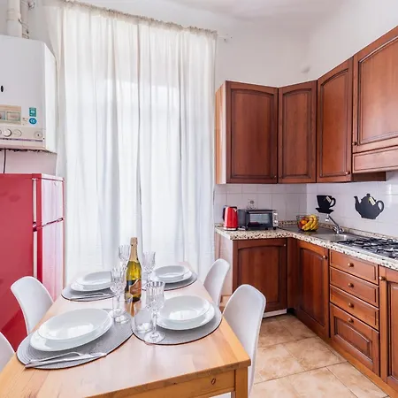 Apartament Elegant Near Metro Porta Romana,3 Fermate Subway-stop A Duomo, Wifi-netflix Free