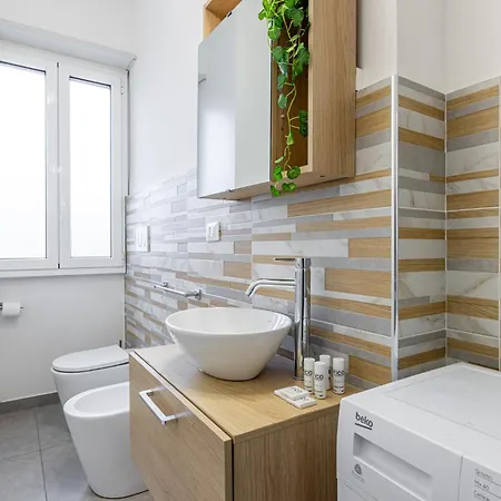 Porta Romana Luminoso Trilocale Con Balcone Апартаменты *