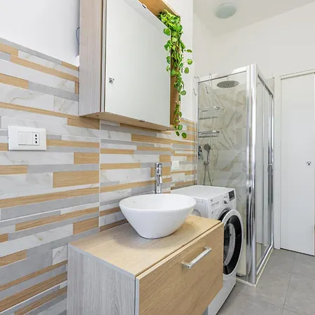 Porta Romana Luminoso Trilocale Con Balcone Апартаменты *