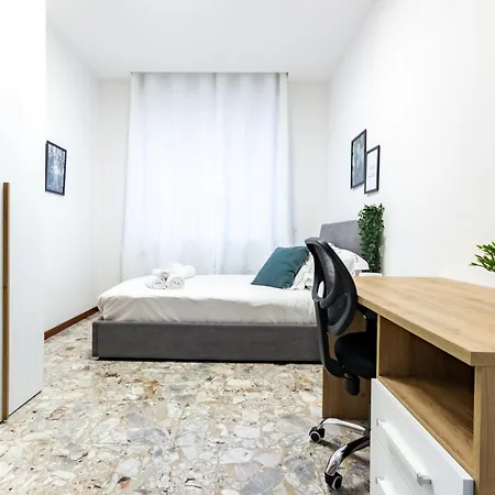 דירה Spacious 4-bed 2-bath, 3 Min Walk To M1 Bande Nere *