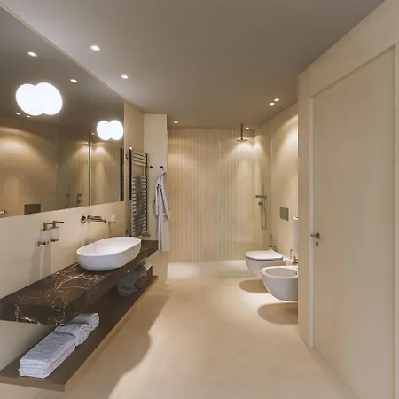 Crowne Plaza By Ihg Hotel 4*