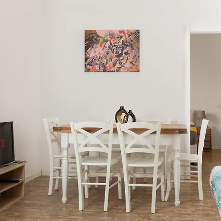 Artstay Exclusive Near Train Metro, Parking Appartamento