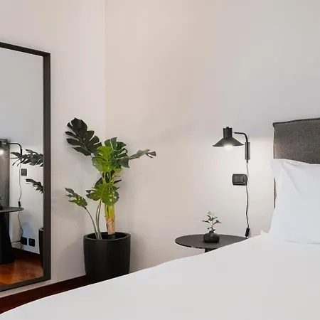 Relstay - Montenapoleone * Milano