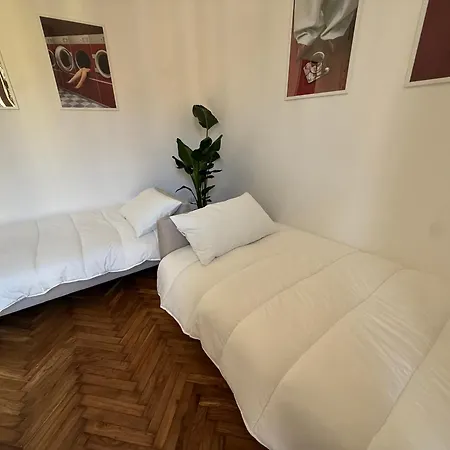 度假居 Newly Renovated 2Br Near Bocconi & Metro 米兰