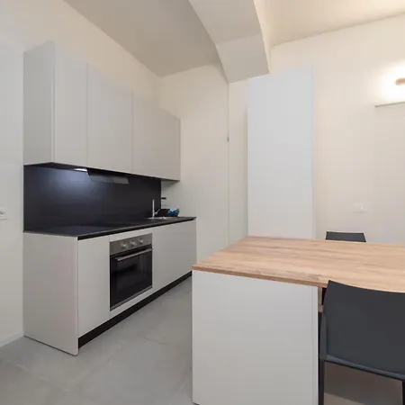 Apartment Duomo M5 A Stone's Throw From The Subway Milan