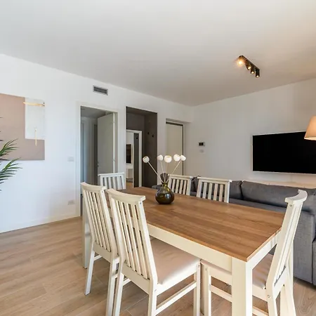 Uptown Nest - Terrazzo Privato E Garage Apartamento