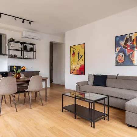 Albertinelli - Bilocale San Siro Apartman *
