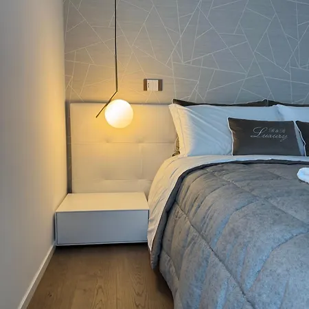 Daire Luxury - Metropolitana M4- San Babila -stadio San Siro - Duomo - Aeroporto Linate - Castello Sforzesco Milano