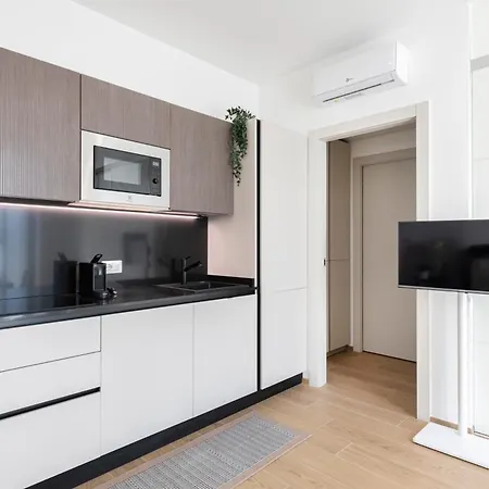 - Elvezia 26 - Sarpi * Milan
