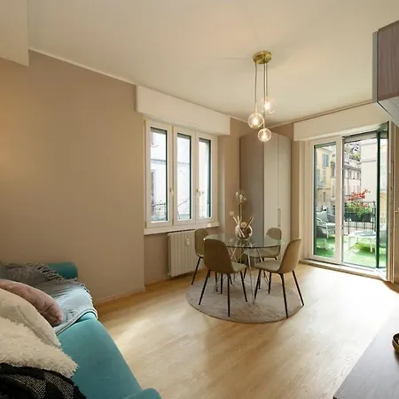 Stylish With Private Terrace & 2 Baths Appartamento