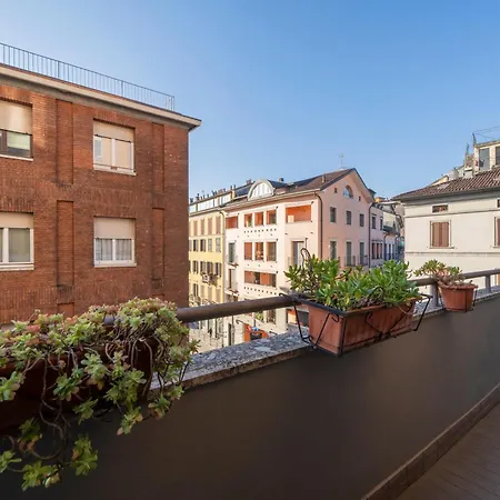 Italianflat - Colonne View - Balcony Retreat - Near Duomo Apartment *