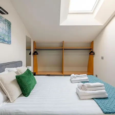 Apartment Luxury Elegant Penthouse 3 Bedrooms, 2 Bathrooms