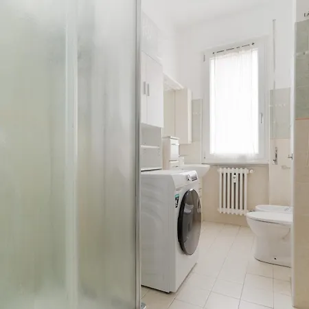 Guesthost - Cozy Flat Near Gorla M1 Daire