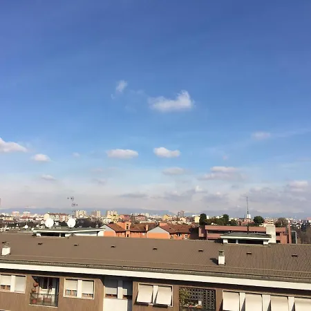 Апартаменты Lovely Very Near Zara Metro Station M3m5 Милан