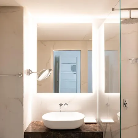 Elegante E Raffinato Bilocale B In Piazza Affari Milão