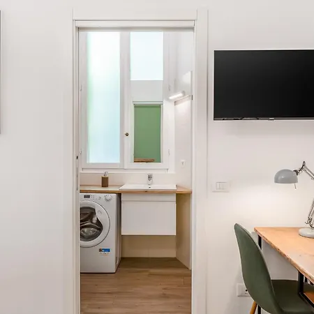 Entire With Patio In The Isola Area Apartament Mediolan