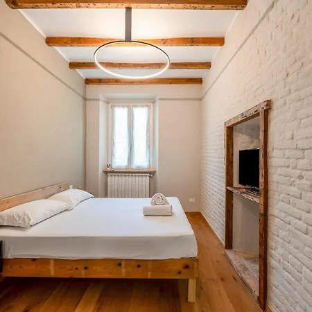 Modern Flat Near Skyline Milão