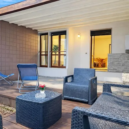 アパート Garage & Garden Villa Apartment