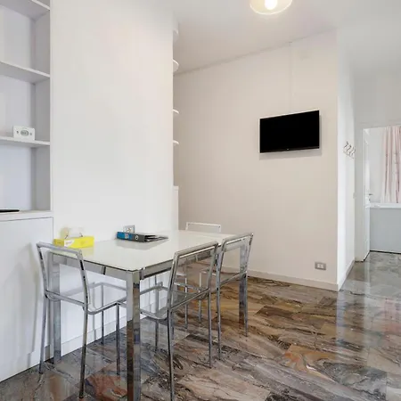 Appartement Quadrilocale Luminoso Con Balcone Milan