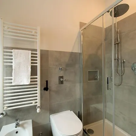 Monolocale X 2 Con Balcone E Cucina - Famagosta Milano