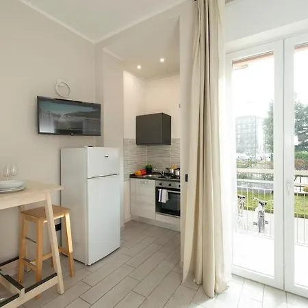Monolocale X 2 Con Balcone E Cucina - Famagosta Appartamento *