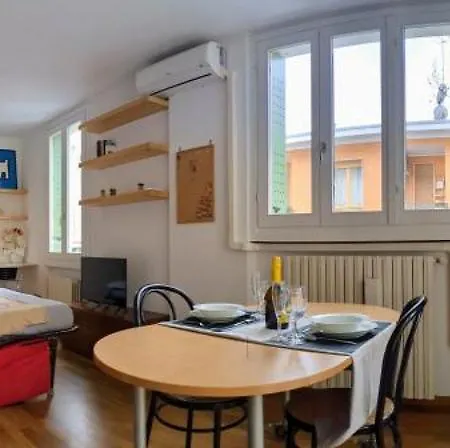 Casa Altaguardia Porta Romana Metro M3 * Milano
