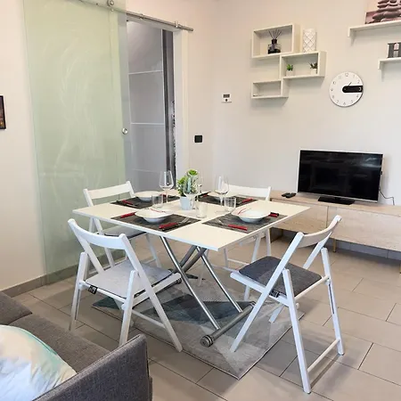 10 Minutes From Fiera With Large Terrace 밀라노