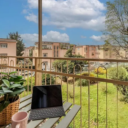 Apartment Station - Private Terrace, Netflix & Wi-fi
