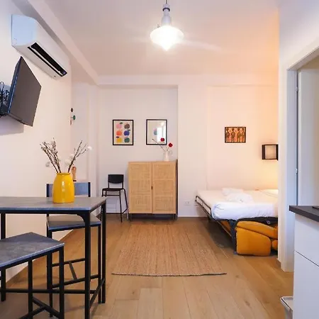 Delizioso Monolocale Adiacenza Isola Appartement