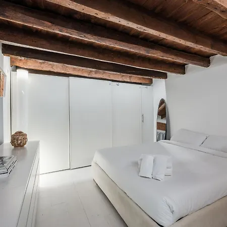 The Stardust Loft - Porta Romana Area Apartman
