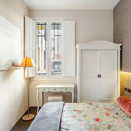Industrial-chic In The Heart Of Isola Apartment *