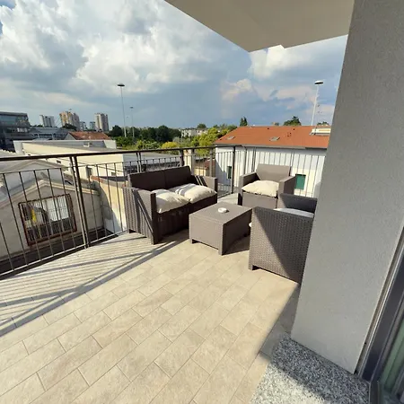 10 Minutes From Fiera With Large Terrace 아파트