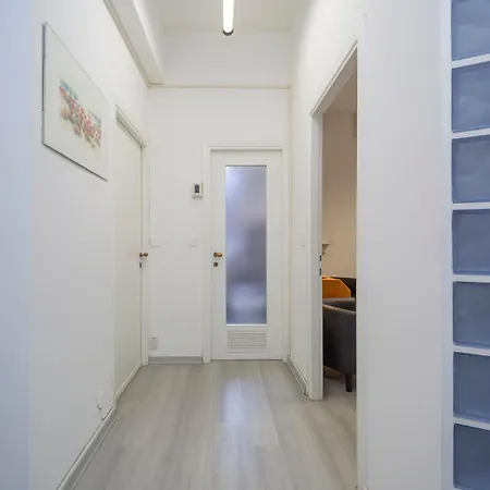 Comfortable And Quiet Near M4 Metro 아파트