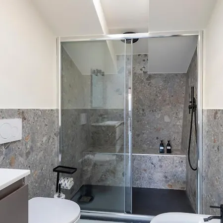 Luxury Elegant Penthouse 3 Bedrooms, 2 Bathrooms Apartmán *