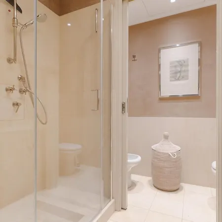 Apartman Duomo - San Babila - Elegante Trilocale Con Balcone
