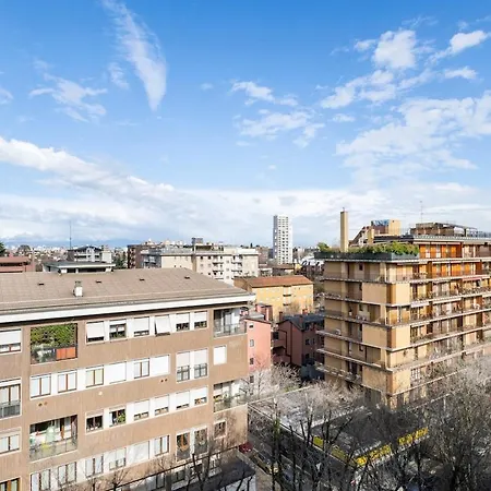 Апартаменты Lovely Very Near Zara Metro Station M3m5 Милан