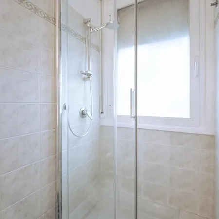 2 Min To Metro, 8 Min To Rho Fair Apartment