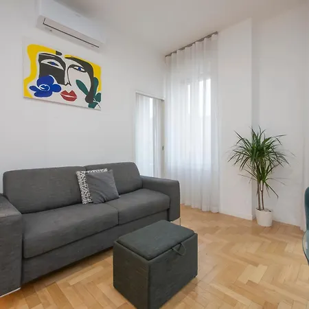 I-host - Bright 1br With Balcony In *